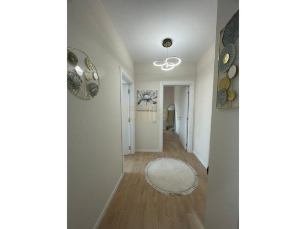 Tirane, shitet apartament 2+1+Ballkon , 70 m² (Rr.Kavajes)