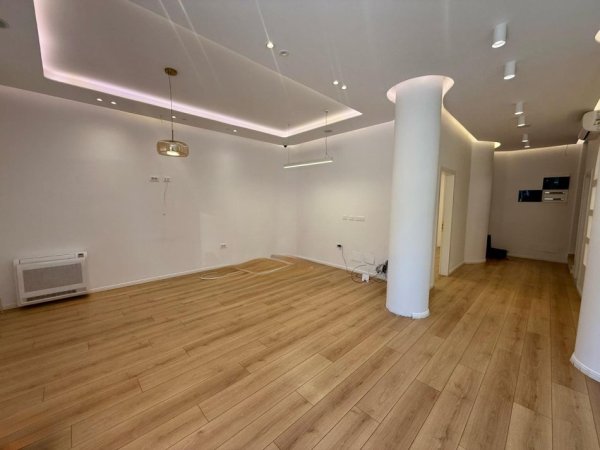 Ofrohet me qira super vile per biznes Vile 5+1+Ballkon , 200 m² 2.000 € (Komuna e Parisit)