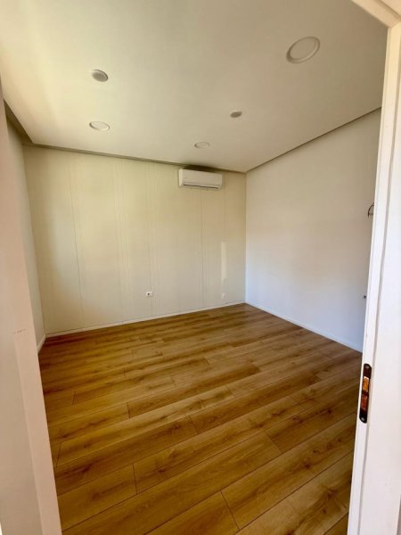 Ofrohet me qira super vile per biznes Vile 5+1+Ballkon , 200 m² 2.000 € (Komuna e Parisit)