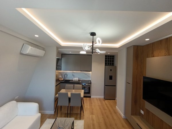 Tirane, jepet me qera apartament 1+1+Aneks+Ballkon Kati 7, 75 m² 700 € (Vasil Shanto pran komunes)