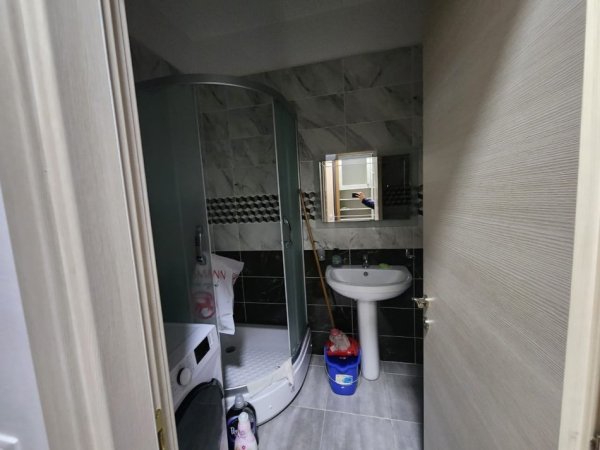 Tirane, jepet me qera apartament 1+1 Kati 2, 60 m² 600 € (Komuna parisit)