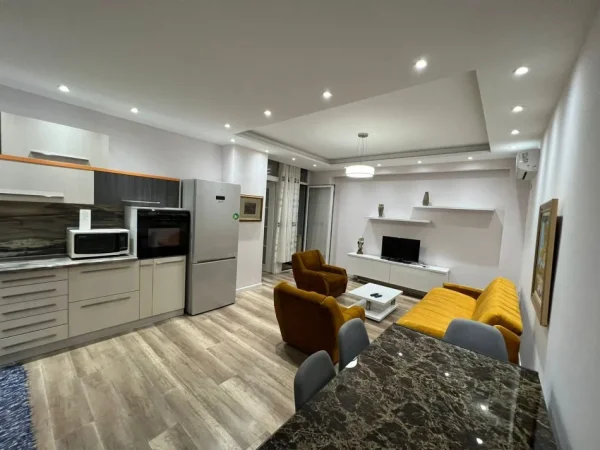 Tirane, jepet me qera apartament 2+1 Kati 2, 90 m² 650 € (kodra e diellit)