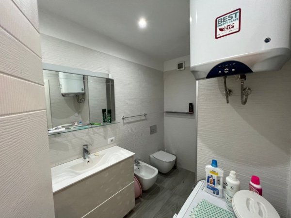 Tirane, jepet me qera apartament 2+1 Kati 2, 90 m² 650 € (kodra e diellit)