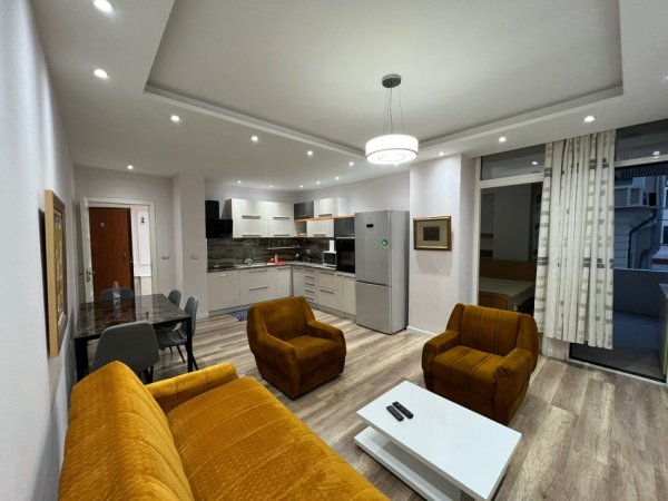 Tirane, jepet me qera apartament 2+1 Kati 2, 90 m² 650 € (kodra e diellit)