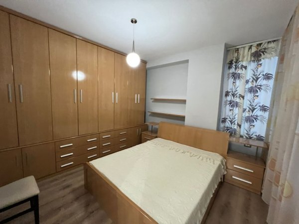 Tirane, jepet me qera apartament 2+1 Kati 2, 90 m² 650 € (kodra e diellit)