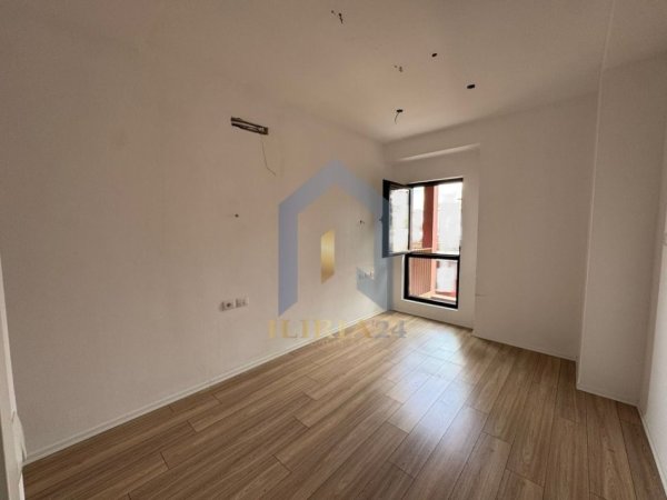 Tirane, jepet me qera apartament 1+1+Ballkon Kati 3, 65 m² 800 € (Rruga e Kavajes &quot;Tirana Garden Building&quot;)