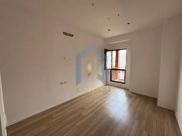 Tirane, jepet me qera apartament 1+1+Ballkon Kati 3, 65 m² 800 € (Rruga e Kavajes "Tirana Garden Building")