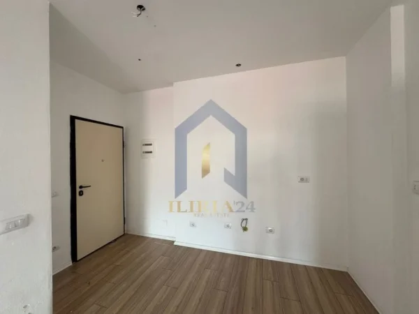 Tirane, jepet me qera apartament 1+1+Ballkon Kati 3, 65 m² 800 € (Rruga e Kavajes "Tirana Garden Building")