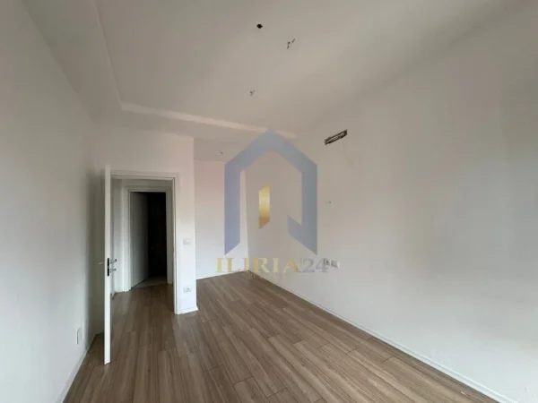 Tirane, jepet me qera apartament 1+1+Ballkon Kati 3, 65 m² 800 € (Rruga e Kavajes "Tirana Garden Building")