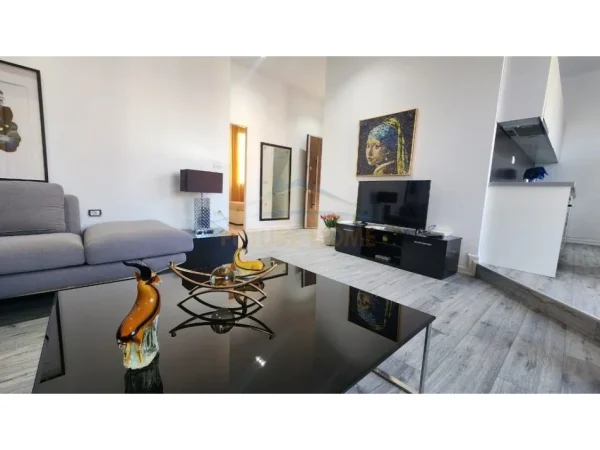 Tirane, jepet me qera apartament 2+1 Kati 9, 80 m² 800 € (Kompleks Delijorgji)