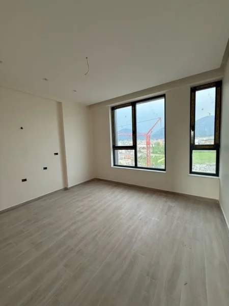Tirane, shitet apartament 3+1+Ballkon , 138 m² 250.000 € (Prane Bulevadit te Ri)