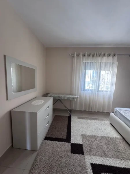 Tirane, jepet me qera apartament 1+1+Ballkon Kati 2, 80 m² 400 € (Ne fund te rruges Don Bosko prane Neptunit)