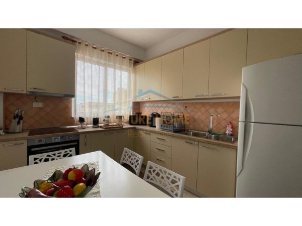 Tirane, jepet me qera apartament 3+1 Kati 4, 133 m² 550 € (Rruga Bardhyl)