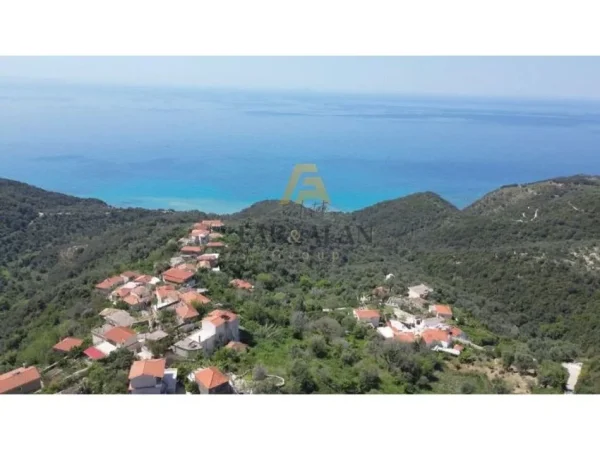 Himare, shitet toke , 5.000 m² 250.000 € (LUKOVE)