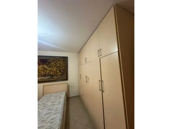 Tirane, jepet me qera apartament Kati 6, 80 m² 600 € (Pazari i Ri)