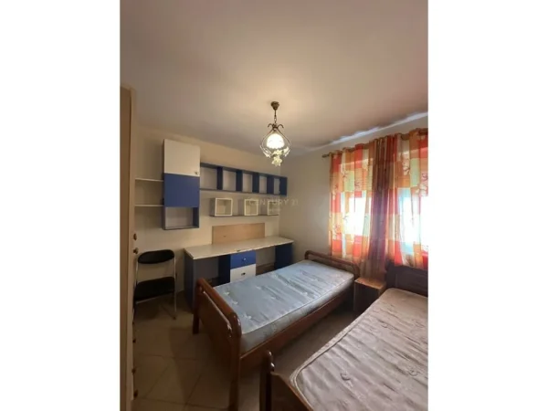 Tirane, jepet me qera apartament Kati 6, 80 m² 600 € (Pazari i Ri)