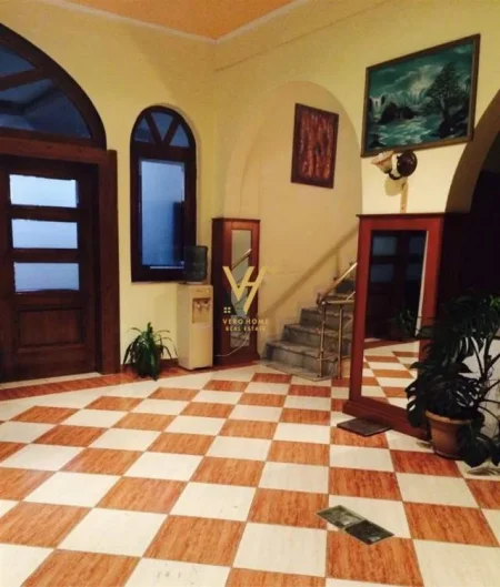 Tirane, jepet me qera hotel Kati 0, 1.000 m² 35.000 € (RRUGA E ELBASANIT)