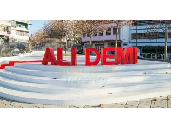 Tirane, shitet lokal Kati 0, 98 m² 280000 € (Ali Demi)