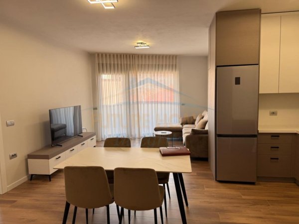 Tirane, jepet me qera apartament 2+1+Aneks+Ballkon Kati 2, 89 m² 900 € (Rruga Elbasanit)