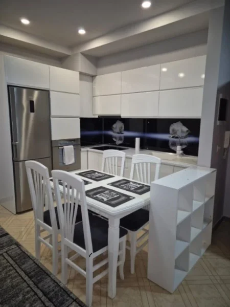 Tirane, jepet me qera apartament 1+1 Kati 5, 60 m² 500 € (5 Maji)