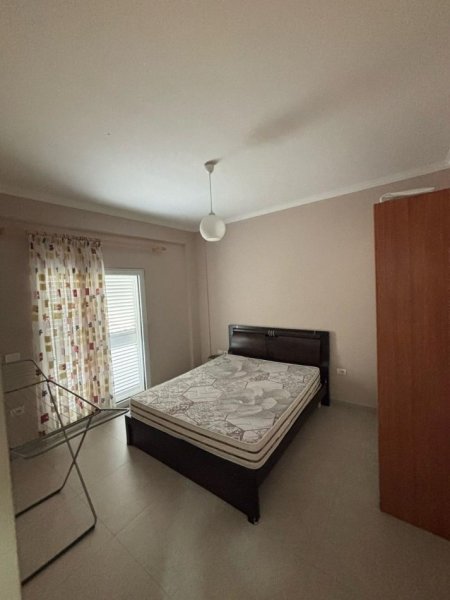 Tirane, jepet me qera apartament 1+1 Kati 1, 55 m² 250 € (Shkoze)
