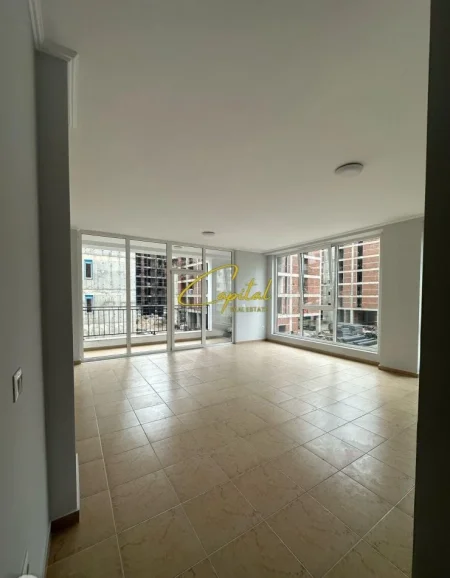 Tirane, jepet me qera zyre Kati 1, 122 m² 1.500 € (STACIONI TRENIT)