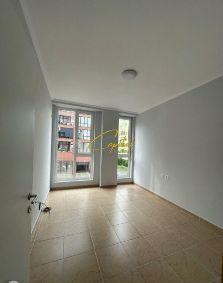 Tirane, jepet me qera zyre Kati 1, 122 m² 1.500 € (STACIONI TRENIT)
