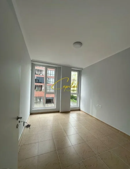 Tirane, jepet me qera zyre Kati 1, 122 m² 1.500 € (STACIONI TRENIT)