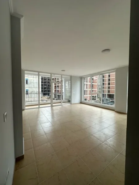 Tirane, jepet me qera ambjent biznesi Kati 1, 121 m² 1.500 € (Stacioni i Trenit)