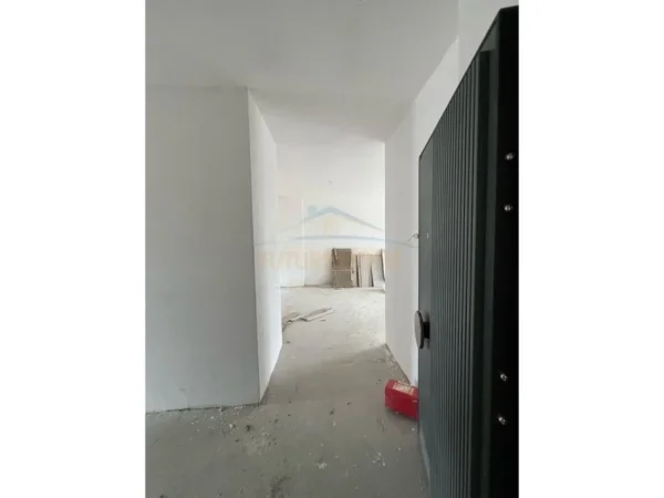 Tirane, shitet apartament 2+1+Ballkon Kati 8, 102 m² 187.560 € (Bulevardi i Ri)