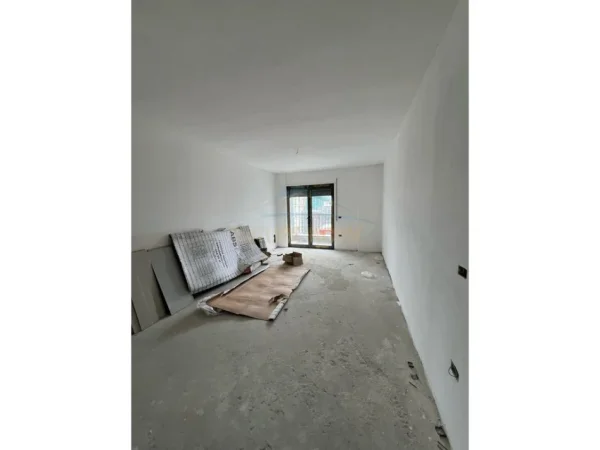 Tirane, shitet apartament 2+1+Ballkon Kati 8, 102 m² 187.560 € (Bulevardi i Ri)