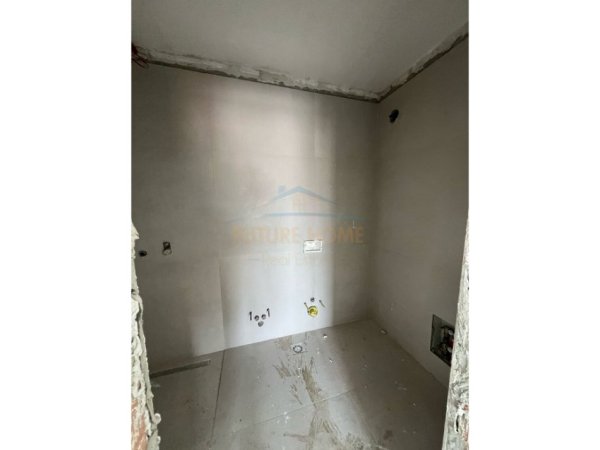 Tirane, shitet apartament 2+1+Ballkon Kati 8, 102 m² 187.560 € (Bulevardi i Ri)