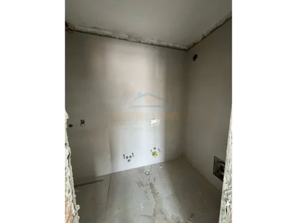 Tirane, shitet apartament 2+1+Ballkon Kati 8, 102 m² 187.560 € (Bulevardi i Ri)