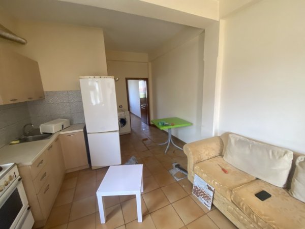 🏡 Jepet Apartament 1+1 me Qera te Bulevardi i Ri, St Trenit, Tiranë