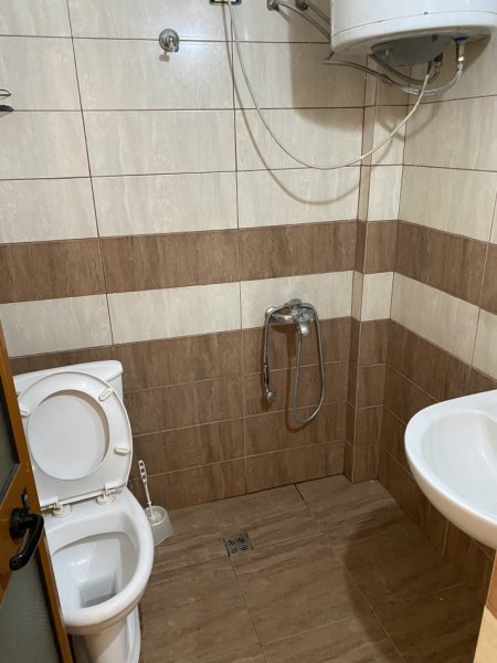 🏡 Jepet Apartament 1+1 me Qera te Bulevardi i Ri, St Trenit, Tiranë