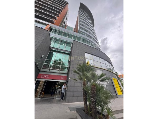 Tirane, jepet me qera zyre Kati 2, 34 m² 800 € (Rruga e Elbasanit)