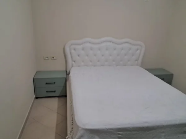 Tirane, jepet me qera apartament 1+1 Kati 2, 74 m² 400 € (Astir)