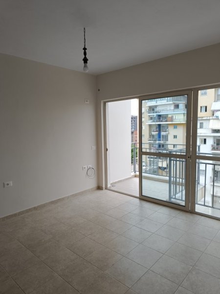 Tirane, jepet me qera apartament Kati 5, 50 m² 400 € (Ish Fusha e Aviacionit)
