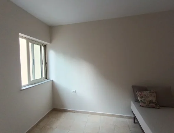 Tirane, jepet me qera apartament Kati 5, 50 m² 400 € (Ish Fusha e Aviacionit)