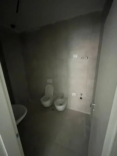 Tirane, shitet apartament 2+1+Ballkon Kati 1, 120 m² 179.000 € (Rruga Simon Gjoni)