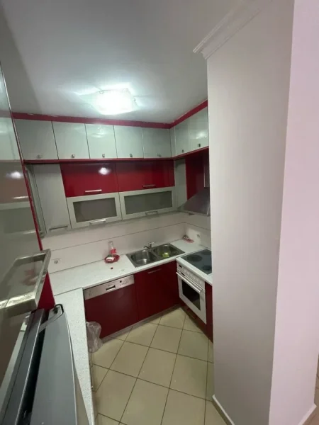 Tirane, jepet me qera apartament 2+1 Kati 5, 114 m² 500 € (Rruga e Dibrës)