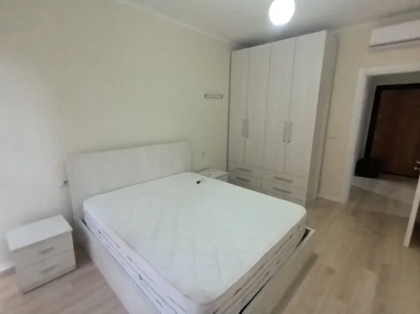 Tirane, jepet me qera apartament 1+1+Ballkon Kati 2, 70 m² 500 € (Green city)