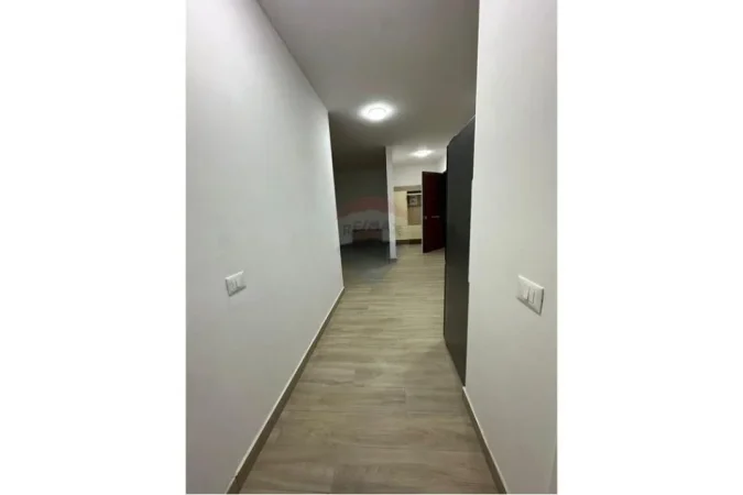 Tirane, jepet me qera apartament 2+1+Aneks+Ballkon , 115 m² 800 € (Rruga e Kavajës)