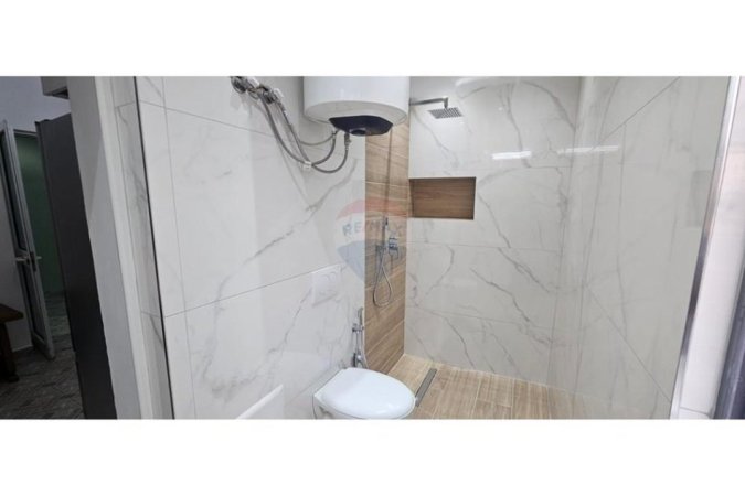 Tirane, jepet me qera apartament 2+1+Aneks+Ballkon , 115 m² 800 € (Rruga e Kavajës)