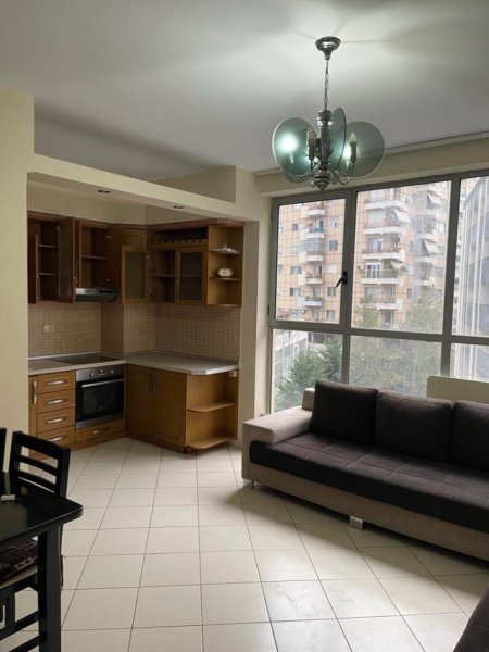 Tirane, jepet me qera apartament 2+1+Ballkon Kati 4, 80 m² 450 € (Teodor Keko)