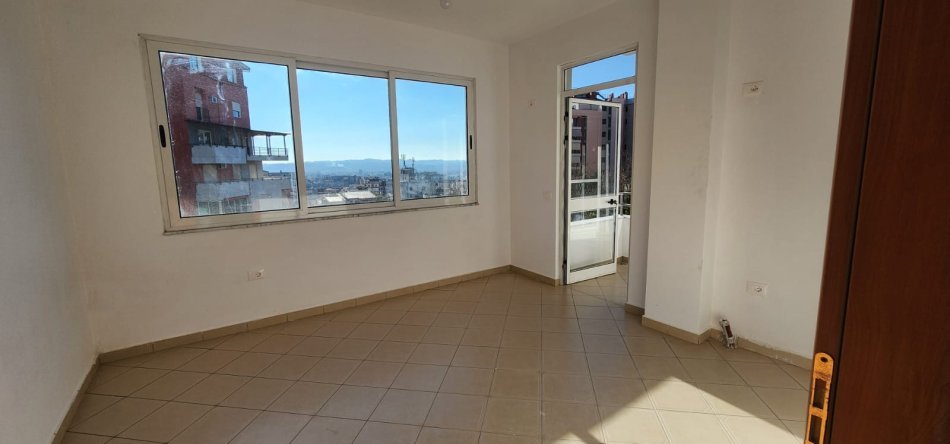Tirane, shitet apartament 1+1+Ballkon Kati 4, 64 m² 84.000 € (Fresk)