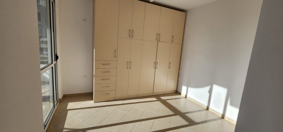 Tirane, shitet apartament 1+1+Ballkon Kati 4, 64 m² 84.000 € (Fresk)