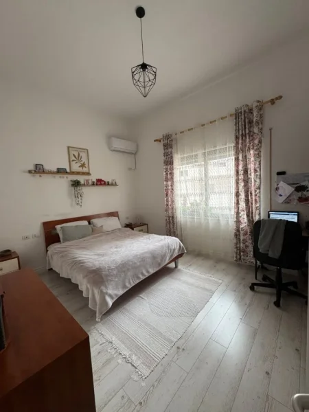 Tirane, jepet me qera apartament 2+1 Kati 2, 87 m² 400 € (Fresk)