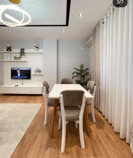 Tirane, jap me qera apartament 2+1+Ballkon Kati 2, 95 m² 690 € (21Dhjetori)