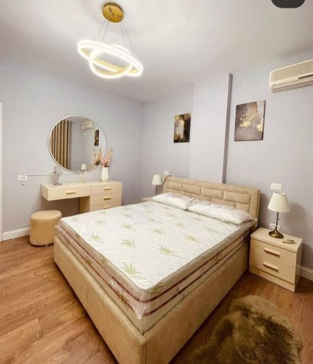 Tirane, jap me qera apartament 2+1+Ballkon Kati 2, 95 m² 690 € (21Dhjetori)